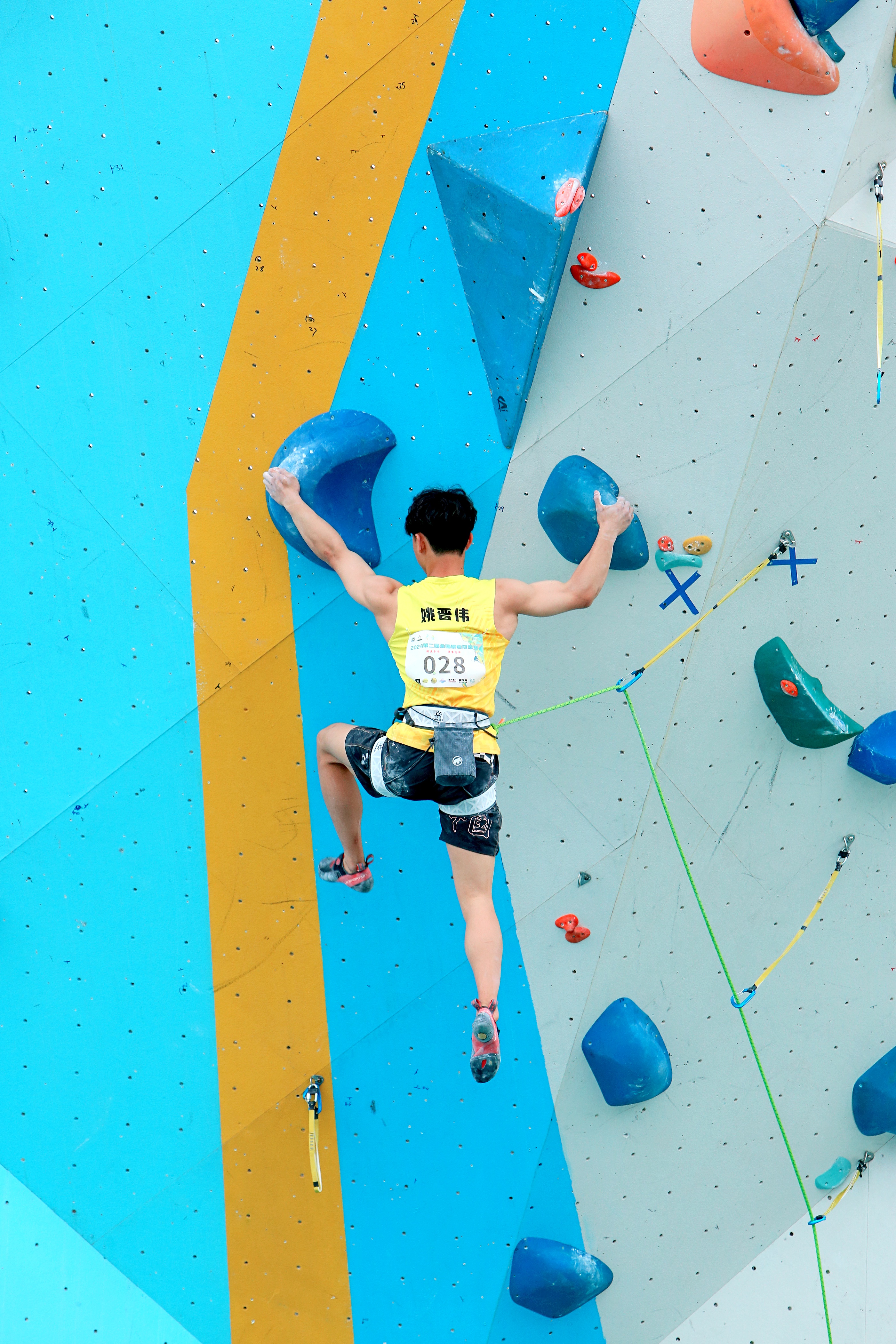 九游官网下载电脑版-"户外攀岩新路径：挑战未知的新景观"