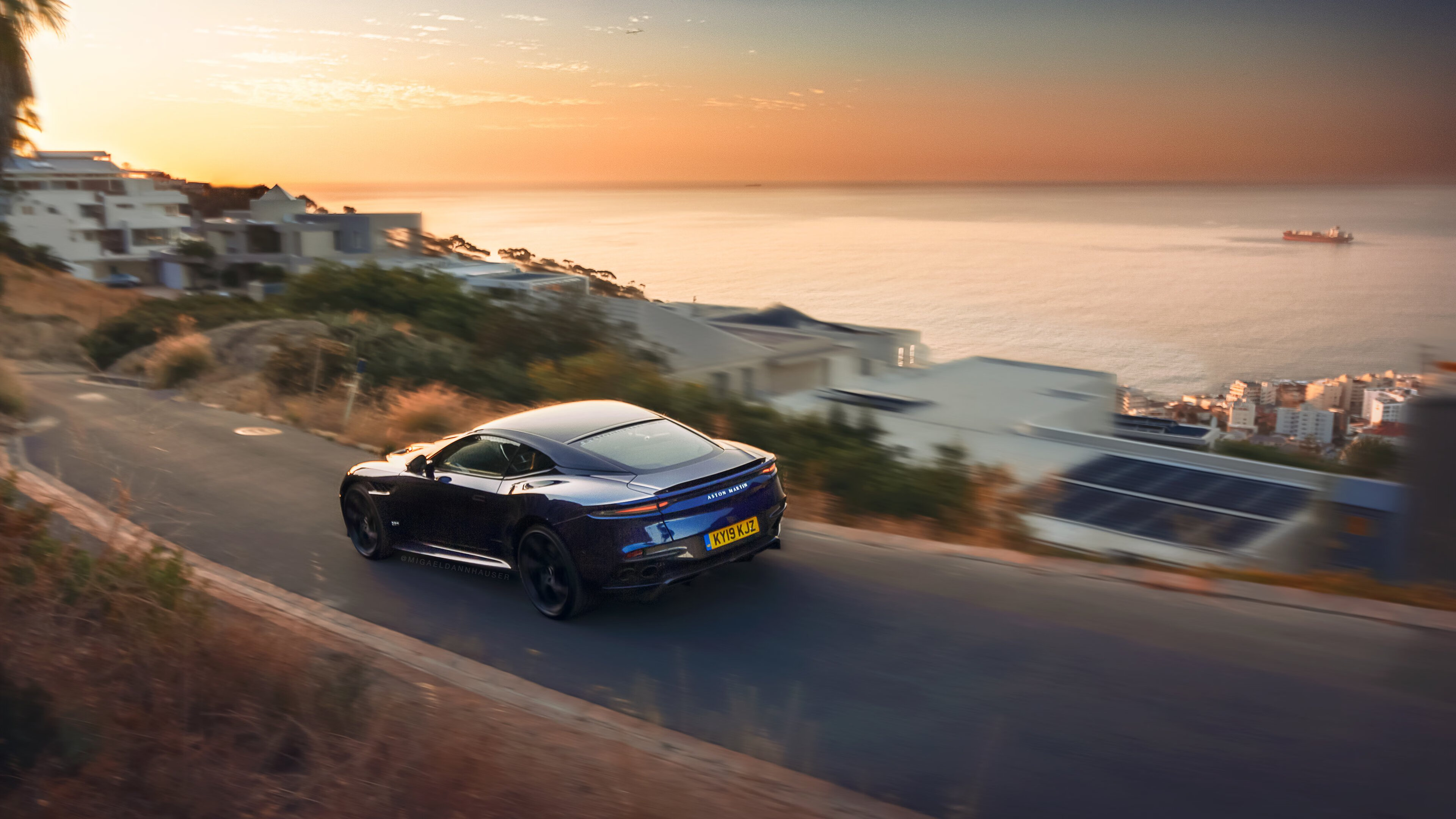 “足球运动走出校园，融入社区文化”，校园足球文化活动征文800字