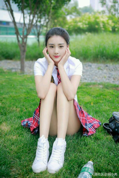 日本NHK特别报道：伊朗球员雪地控球如舞者，伊朗大雪