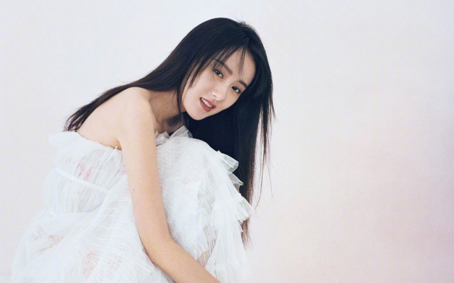 德国骑手多米安·米歇尔斯在2024年巴黎奥运会盛装舞步比赛中获得第六名，展现坚韧精神。